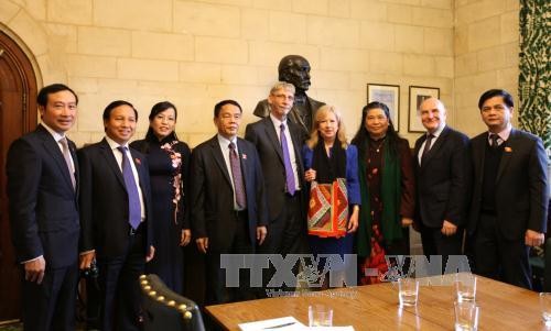 Verstärkung der Zusammenarbeit zwischen Parlamenten Vietnams und Großbritanniens - ảnh 1